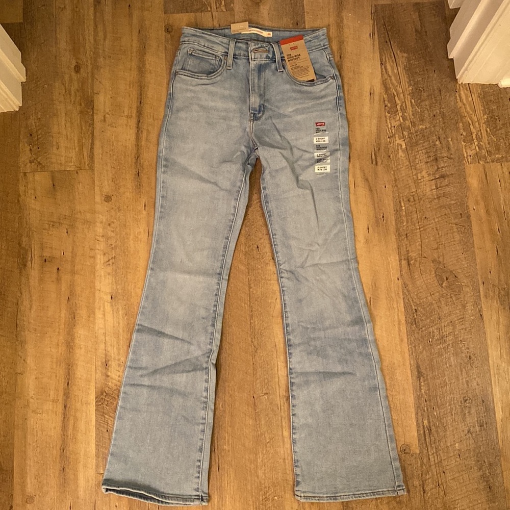 Levi’s 725 High Rise Bootcut Jeans